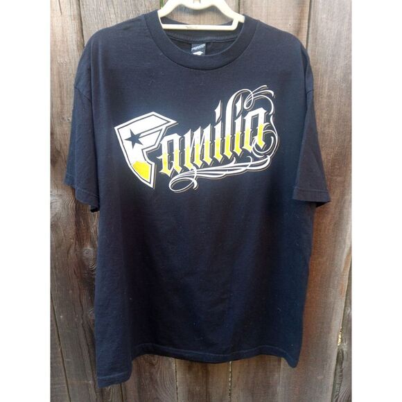 FAMOUS Y2k‎ VINTAGE MENS CLASSIC FAMILIA BLACK T-SHIRT XL - Picture 6 of 6